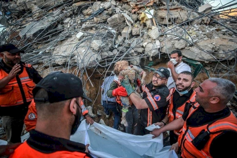 مجزرة جديدة شمال غزة.. عائلة فلسطينية تُباد بالكامل (صور)