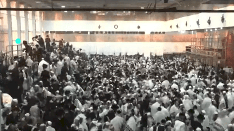 قتيلان و60 إصابة بانهيار مدرج داخل كنيس بمستوطنة غرب القدس