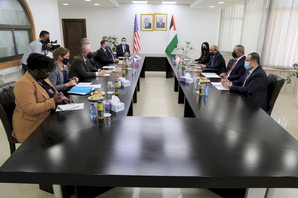 صور| الشيخ وفرج خلال لقائهما المبعوث الامريكي:نطالب بوقف العدوان على شعبنا فوراً 