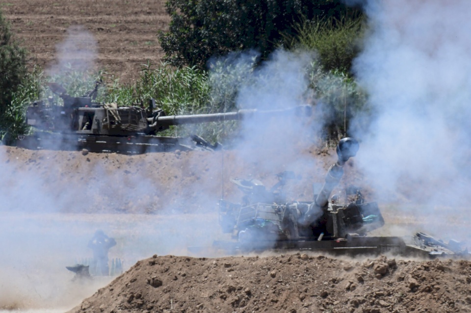 الاحتلال يخبر مؤسسات أممية بنيته قصف مدرستين بغزة