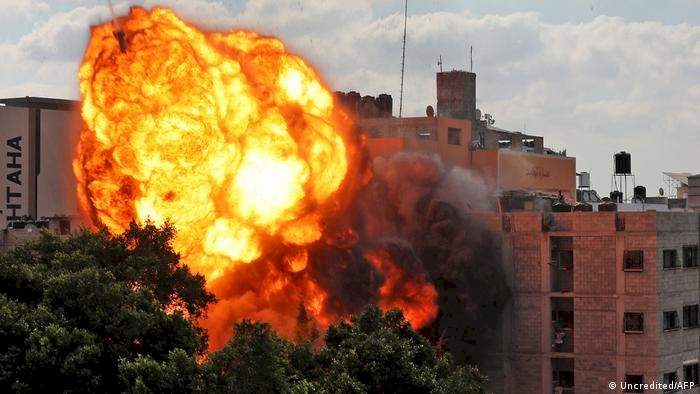 الاحتلال: 62 طائرة محملة بـ110 قنابل استهدفت 65 هدفا في غزة