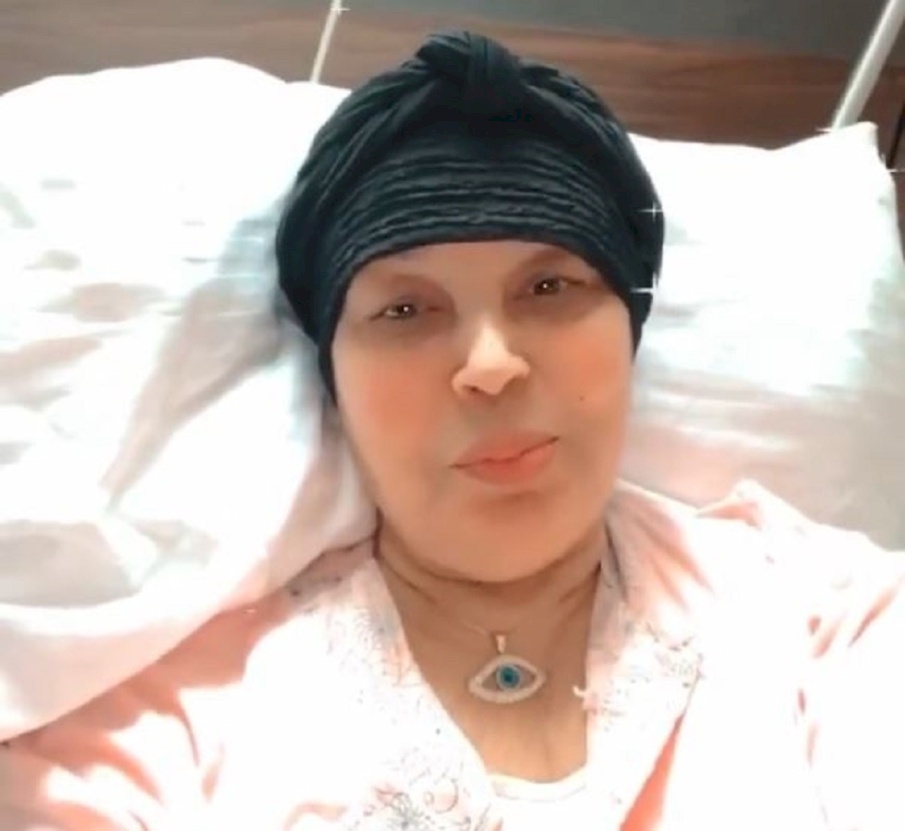 شاهد كيف صُدمت الراقصة المصرية فيفي عبده بوفاة سمير غانم