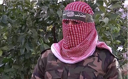 فلسطيني يستفز جندياً إسرائيلياً: "أطلق النار الآن وسوف أخبر أبو عبيدة بذلك" (فيديو)