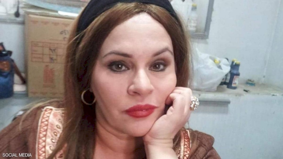 شاهد- صور من مقبرة نادية العراقية بعد وفاتها تثير الجدل بما فعله نجلها