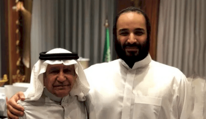 كاتب سعودي يتحدث عن بداية موجة جديدة من الربيع العربي في دولتين خليجيتين!