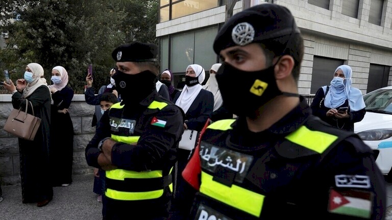 أردني يلقي بزوجته من الطابق الثاني في المفرق