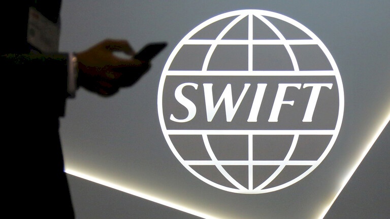 ما تداعيات فصل روسيا عن نظام SWIFT للمصارف؟