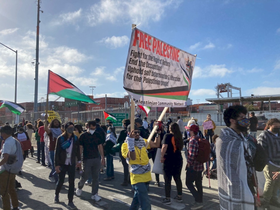 احتجاج يمنع تفريغ سفينة شحن إسرائيلية في ميناء أوكلاند