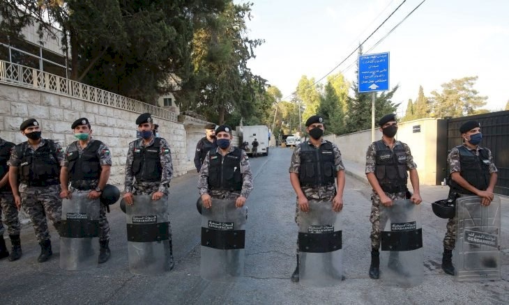 الأردن: عزل ضاحية “ناعور” أمنيا وإدانة "تفوهات ضد الملك"
