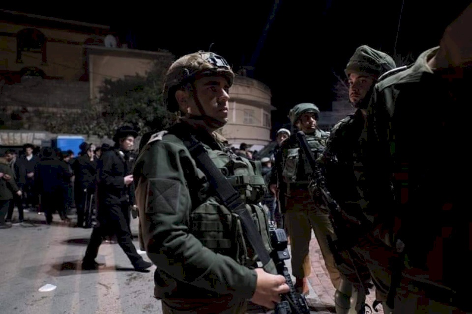 بالأسماء.. الاحتلال يعتقل 17 مواطنا بالضفة والقدس