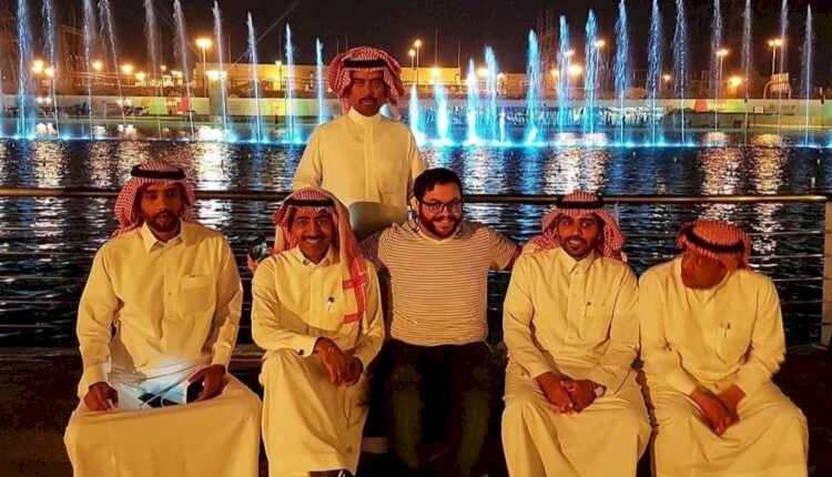 صورة لإسرائيلي في وسط السعودية تثير جدلا كبيرا- (شاهد)