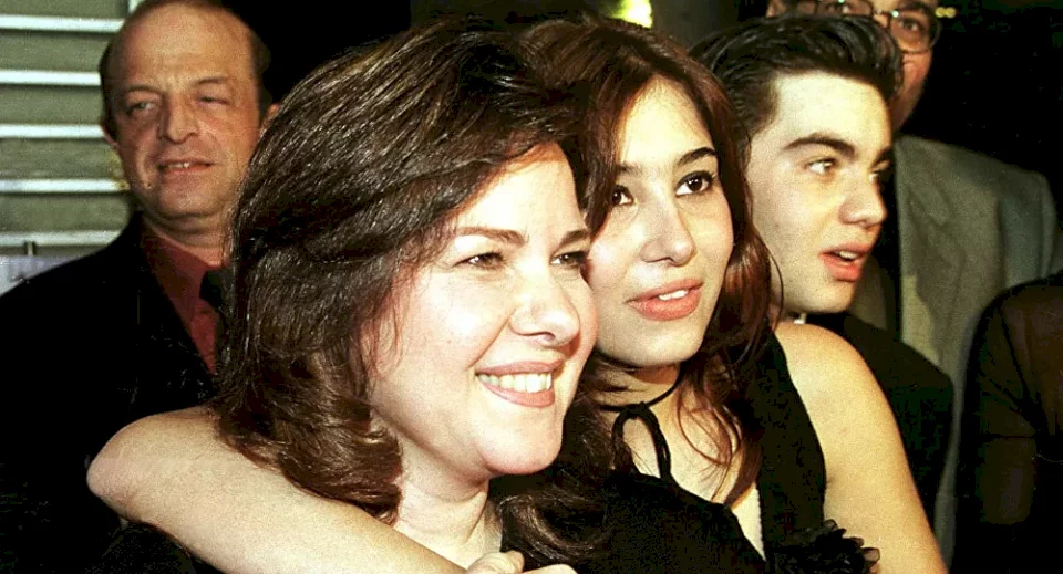 تطورات غير مطمئنة بشأن الحالة الصحية للفنانة دلال عبد العزيز