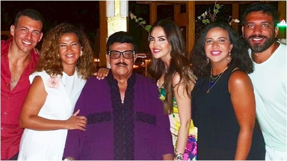 إيمي سمير غانم تستذكر والدها بصور نادرة: "وحشني أنده اسمك"