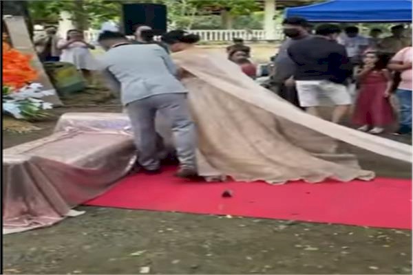 عروس تتعرض لموقف محرج.. رجل تحت فستان زفافها! (فيديو)