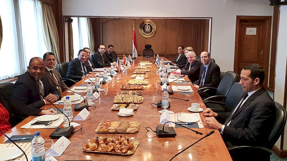 وفد إسرائيلي في القاهرة لبحث تبادل الأسرى واتفاق وقف النار