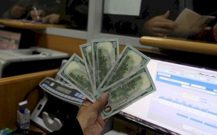 قناة عبرية: إسرائيل وجدت آلية جديدة لتحويل أموال قطر إلى غزة