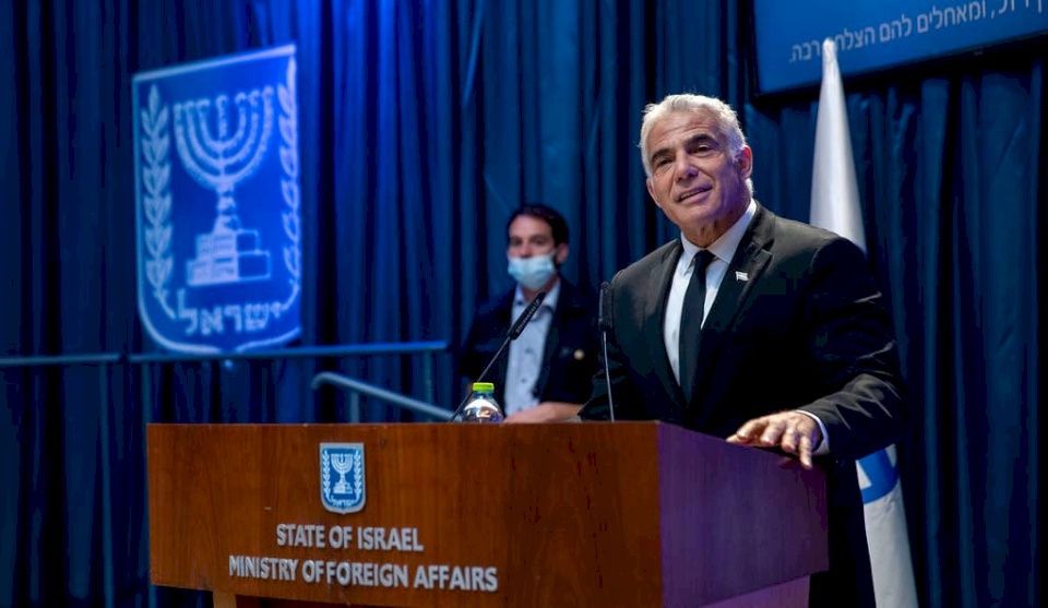 هآرتس: لابيد سيركز على تحسين العلاقات مع السلطة وواشنطن والأردن 