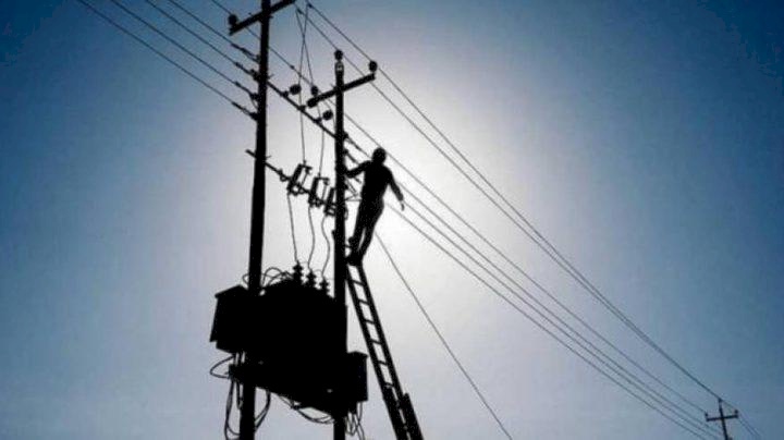 إخطارات إسرائيلية بإزالة شبكة كهرباء جنوب الضفة