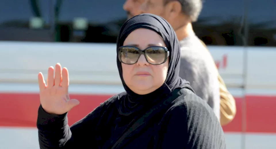 إلهام شاهين تزور دلال عبد العزيز وتحسم الجدل حول علمها بوفاة سمير غانم