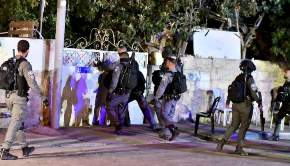 إصابات واعتقال شاب خلال اعتداء الاحتلال على أهالي الشيخ جراح