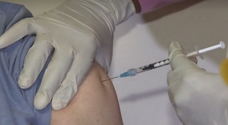 الصحة الاردنية: وفاة شخص بعد تلقيه الجرعة الثانية من لقاح "استرازنيكا"