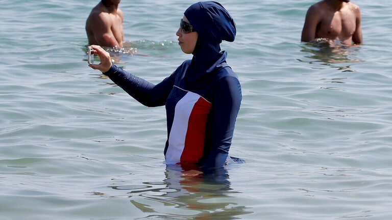 مصر.. حسم الجدل حول ارتداء المايوه الشرعي