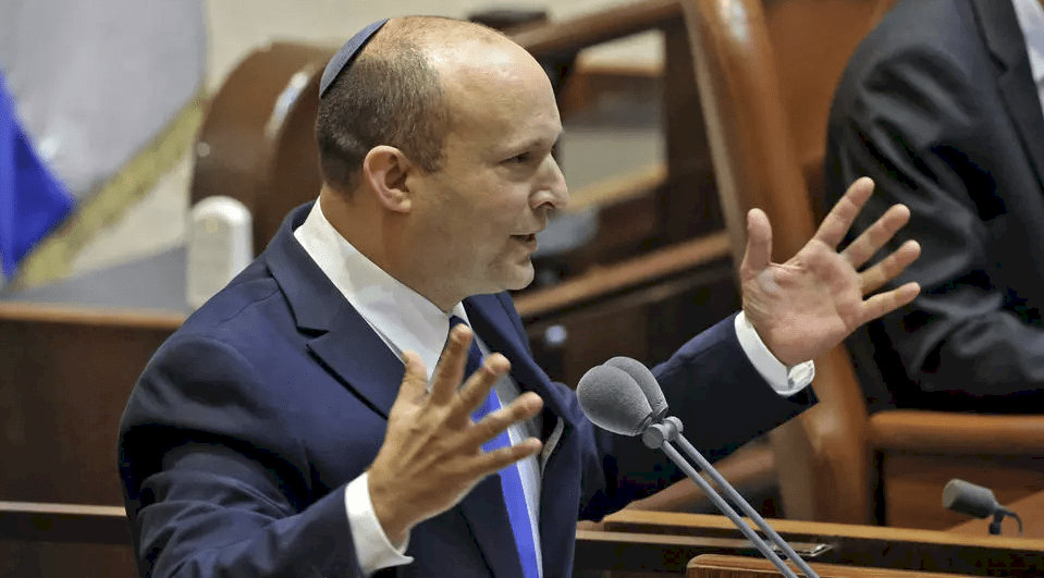 بينيت: لن ننقل الأموال بالحقائب إلى غزة والبالونات الحارقة ستقابل بردٍ قاسٍ