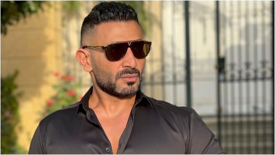 أحمد سعد برفقة أولاده.. ومتابعون يشبّهون ابنته بسمية الخشاب