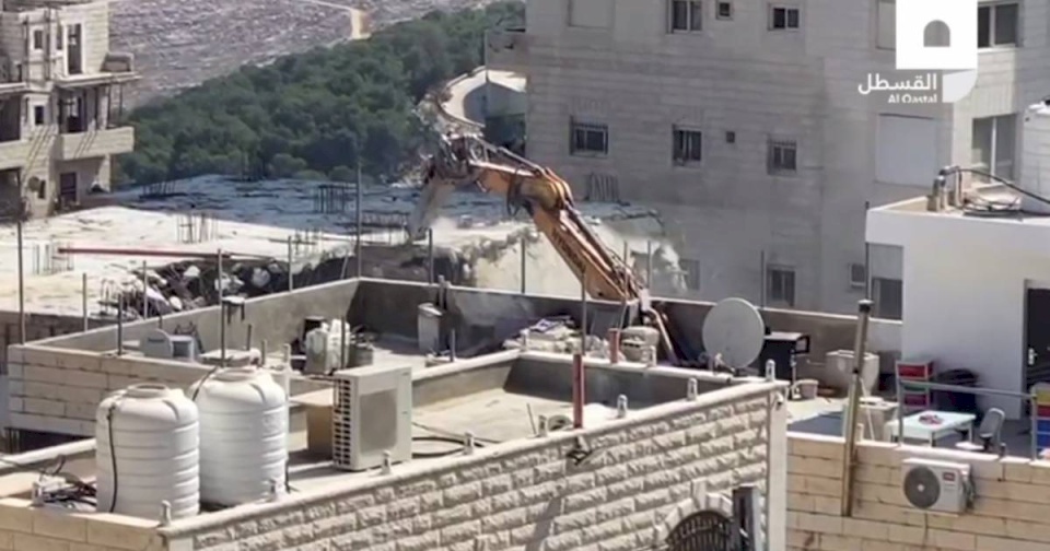 الاحتلال يهدم مدرسة قيد الانشاء في ضاحية السلام بالقدس