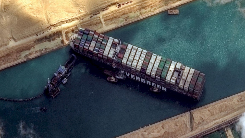 مصر تفرج عن "إيفر غيفن" بعد ثلاثة أشهر على إغلاقها قناة السويس