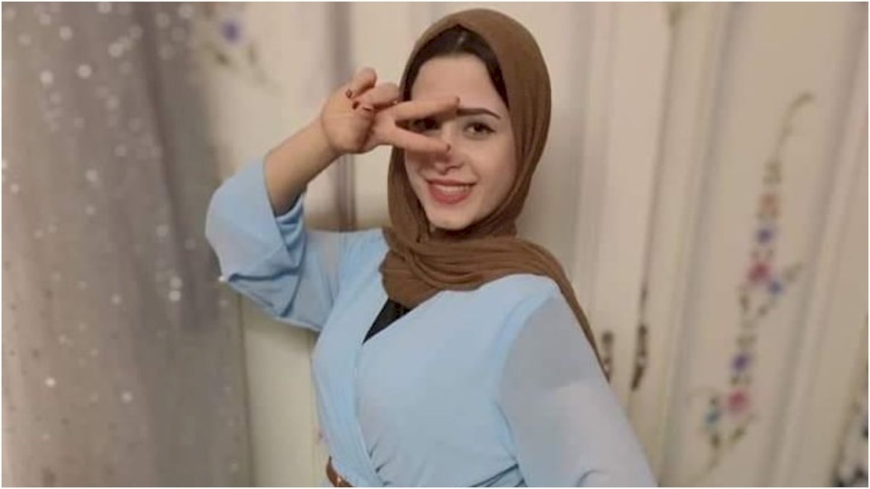 تشييع عروس توفيت قبل زواجها.. ووضع الورود و"طرحة" الزفاف على نعشها (صور)