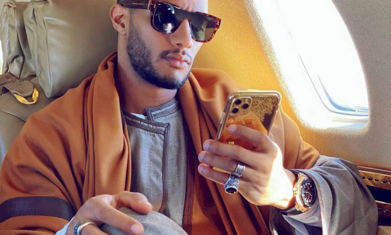 شاهد| محمد رمضان يثير الجدل وسخرية الجمهور بهذه الصورة..متابعون:بتستحمى في الشارع ليه!