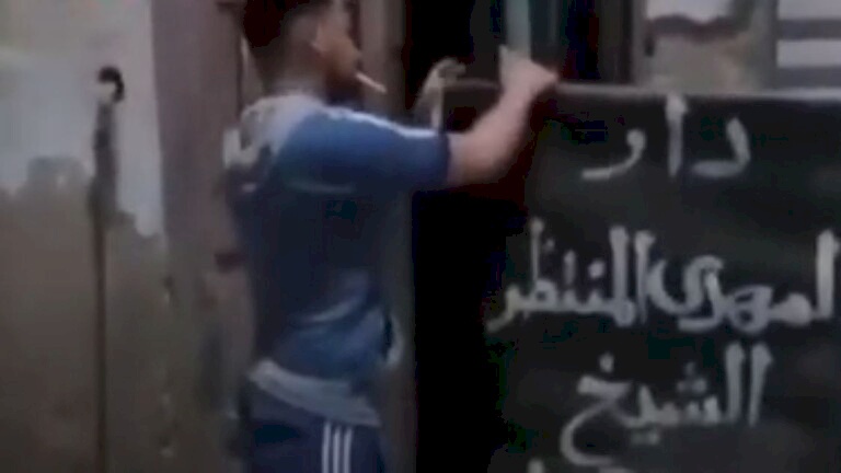 مصري يزعم أنه "المهدي المنتظر".. وهذا ما فعتله عائلته (شاهد)