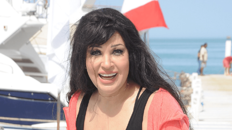 فيفي عبده تنشر صورة حفيدتها.. هل تشبهها؟ (شاهد)
