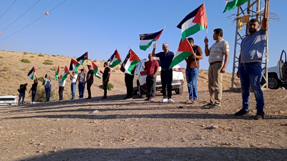إصابات بقمع مسيرة في حزما تنديدا بشق الاحتلال شارع استيطاني