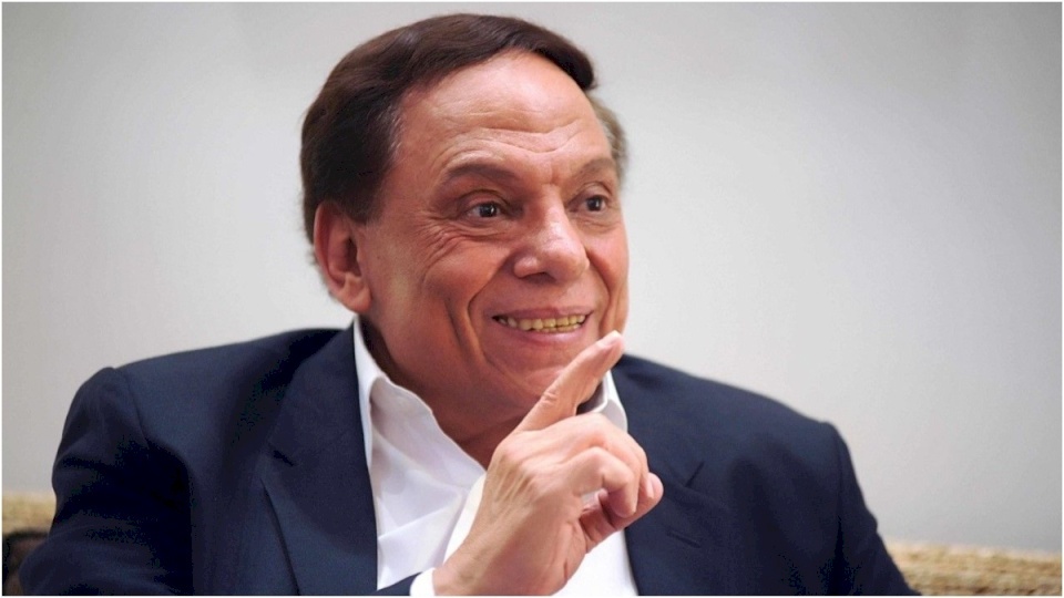 عادل إمام يعود إلى شاشة السينما بعد غياب 11 عاما