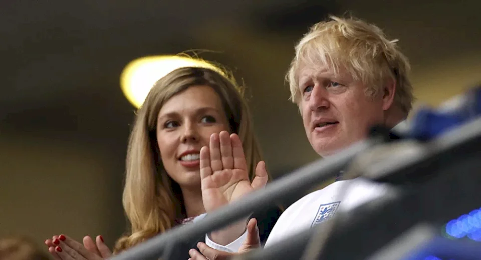 إنجلترا ترفع القيود الصحية الخاصة بكورونا