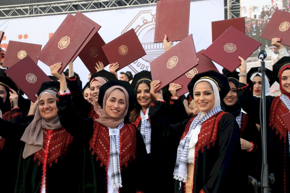 صور| جامعة القدس تبدأ احتفالاتها بتخريج كليتي طب الأسنان والصيدلة