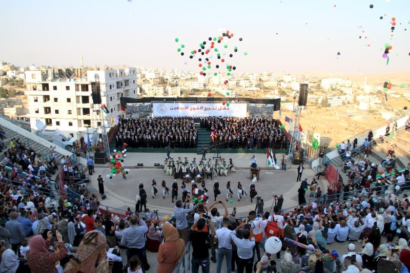 صور| جامعة القدس تحتفل بتخريج كليات "الآداب، العلوم التربوية، الدعوة والقرآن، وكلية الدراسات العليا"