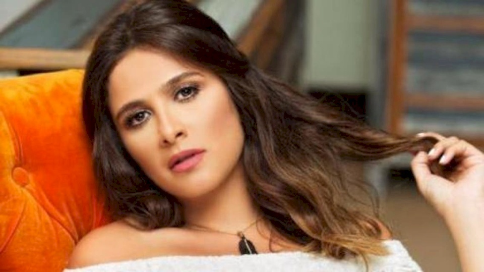 أخبار غير سارّة عن الحالة الصحية للفنانة ياسمين عبدالعزيز
