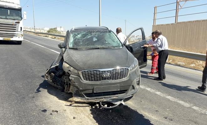 صور- إصابة صبري صيدم وسائقه في حادث سير جنوب الخليل