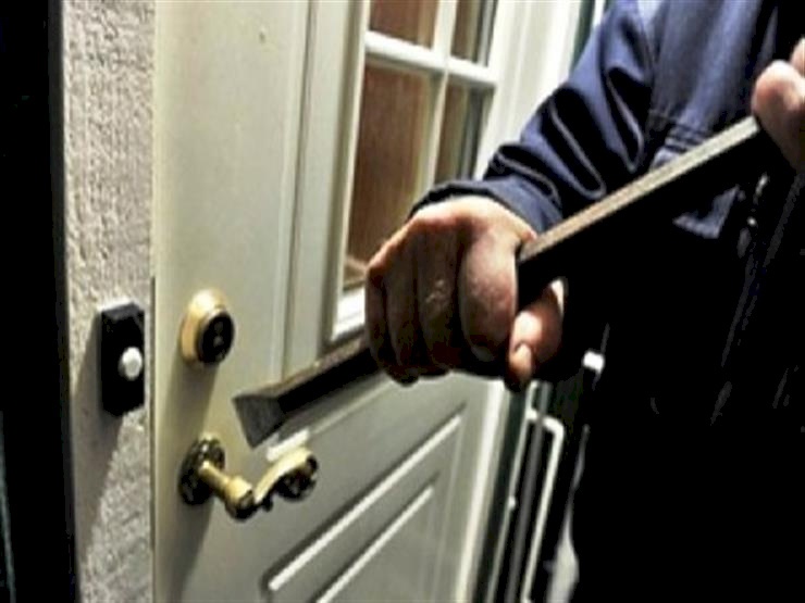 الشرطة تعتقل لصين سرقا 8 منازل في رام الله