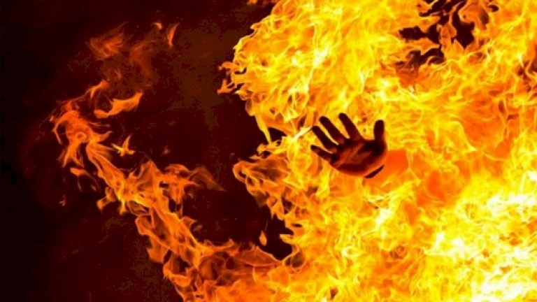  أردني يسكب الديزل على زوجته ويحرقها بدم بارد حتى ماتت.. وهذا مصيره! 