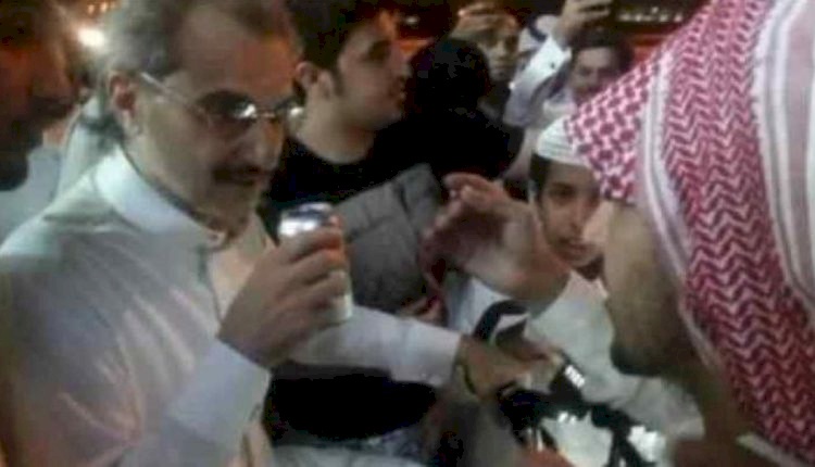شاهدوا ماذا فعل الأمير الوليد بن طلال مع شاب قال له (ركز معي أبو خالد)!
