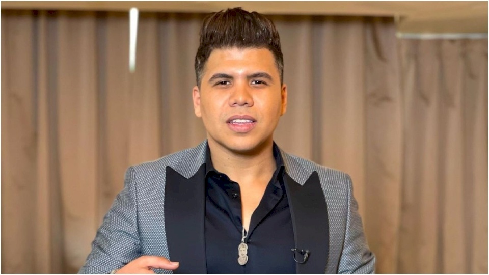 معاقبة عمر كمال بعد لفظ خارج عن الحياء في حفله الغنائي