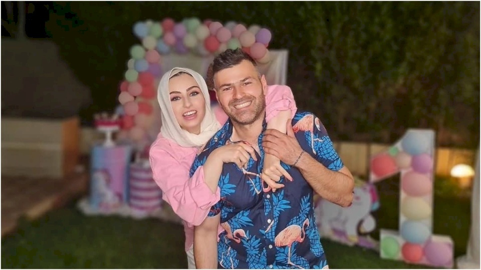 تهديد بمحاسبة يوتيوبر سوري زعم إعلان جنس مولوده على الأهرامات (فيديو)