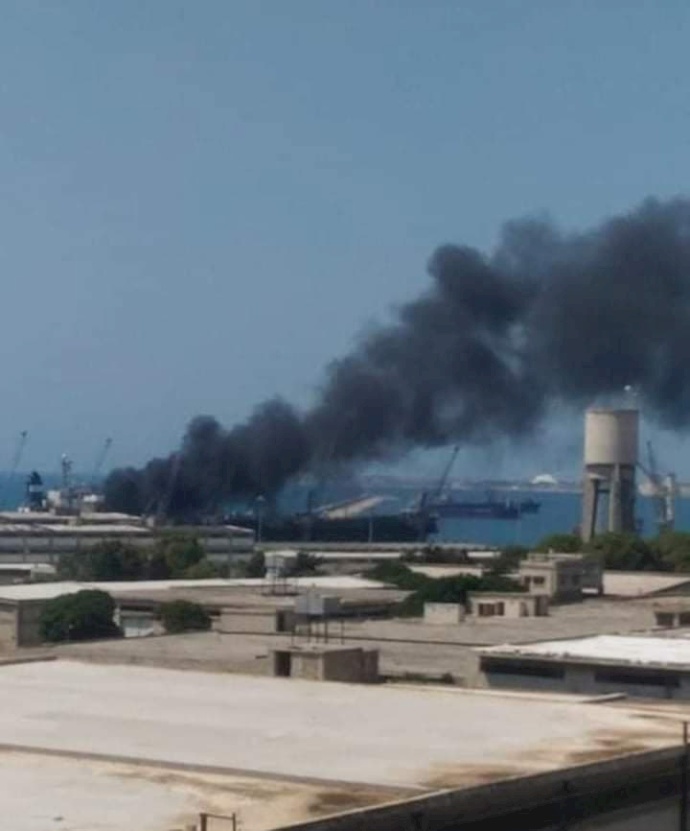 المرصد السوري: خسائر بشرية بانفجار سفينة في مرفأ اللاذقية