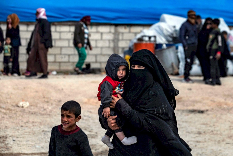 فلسطين تتسلم طفلين من عوائل داعش في سوريا