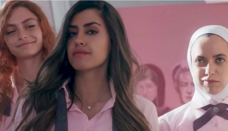 مشاهد مسلسل مدرسة الروابي للبنات الجريئة تثير ضجة في الأردن (فيديو)