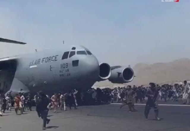 بعد سيطرة طالبان.. شائعة قتلت الأفغان في كابل!